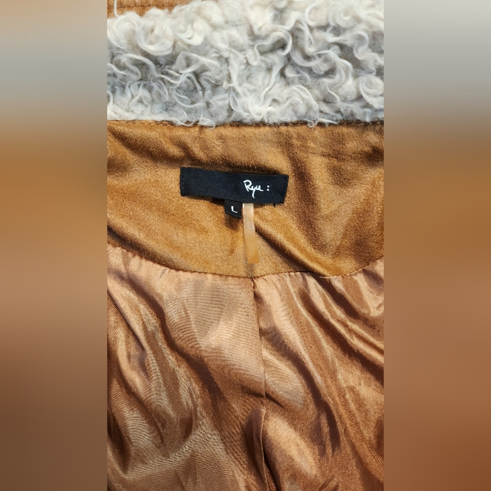 Unique Ryu Shearling Coat - Picture 5 of 5